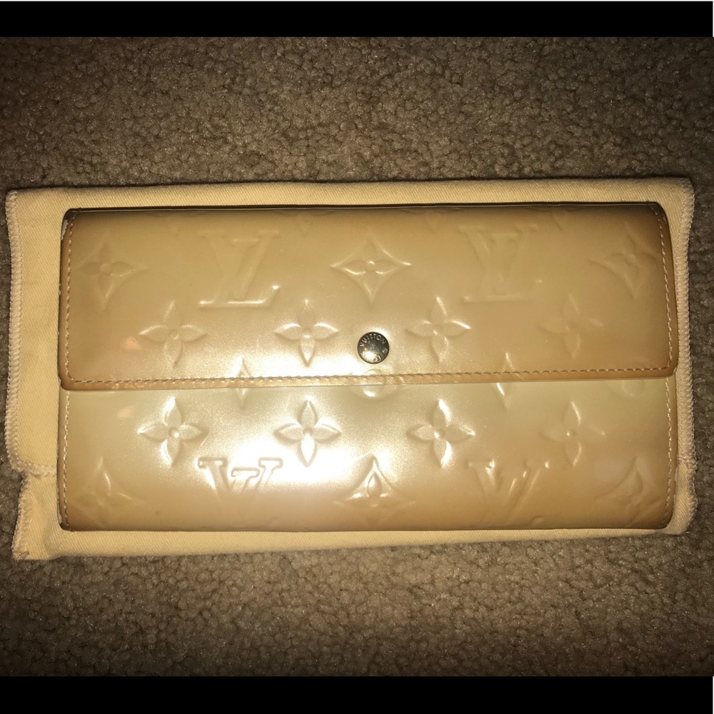Louis Vuitton Wallet!!